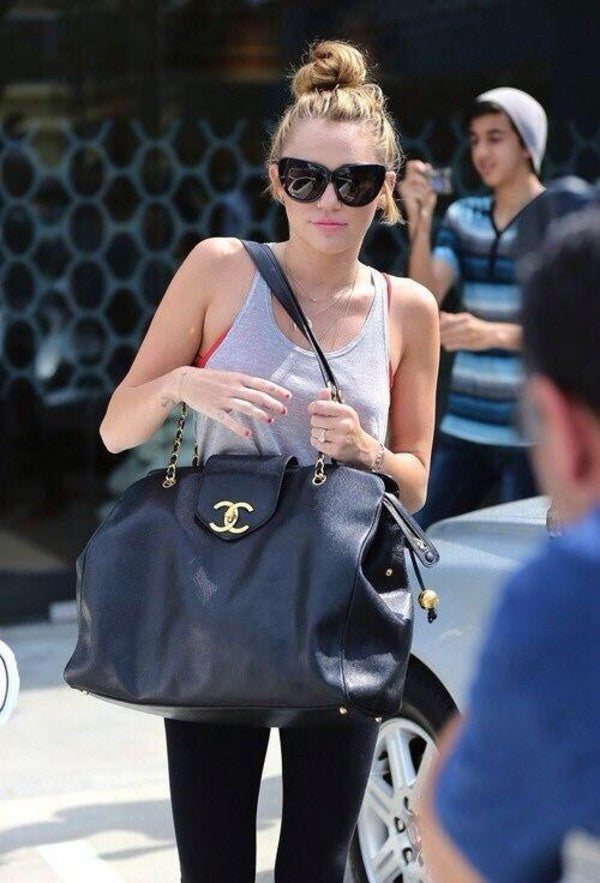 マイリー・サイラス(Miley Ray Cyrus) と シャネル(CHANEL)スーパーモデルバッグ