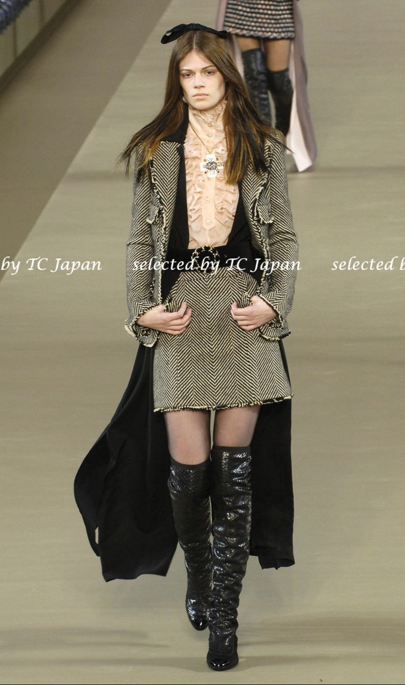 CHANEL 06A Black Herringbone Chevron Wool Tweed Jacket Kate Moss 38 シャネル ブラック シェベロン ウール ツイード ジャケット ケイトモス着 即発