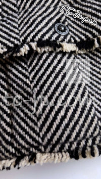 CHANEL 06A Black Herringbone Chevron Wool Tweed Jacket Kate Moss 38 シャネル ブラック シェベロン ウール ツイード ジャケット ケイトモス着 即発