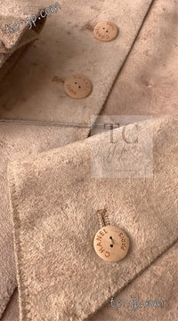 CHANEL 00C Beige Calf Skin Suede Leather Collarless Jacket 34 36 シャネル ベージュ カーフスキン スウェード レザー ノーカラー ジャケット 即発