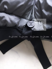 CHANEL 17B Light Grey Black Bow Logo Down Coat Jacket 34 36 38 シャネル ライトグレー ブラック リボン ロゴ ダウン ジャケット コート 即発