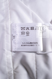 CHANEL 17B Light Grey Black Bow Logo Down Coat Jacket 34 36 38 シャネル ライトグレー ブラック リボン ロゴ ダウン ジャケット コート 即発