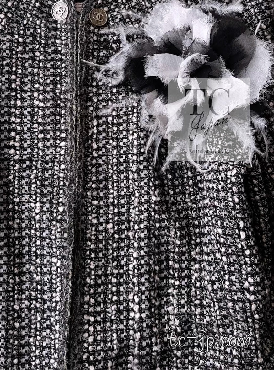 CHANEL 06S Gray Silver Metallic Trim Collarless Tweed Cardigan Jacket 34 シャネル グレー シルバー メタリック トリム 襟なし ツイード カーディガン ジャケット 即発