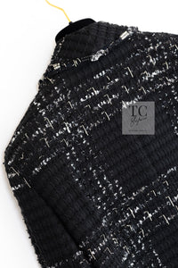 CHANEL 08C Black Beaded Chain Cotton Wool Tweed Jacket Skirt Suit 36 シャネル ブラック ビーズ チェーン コットン ウール ツイード ジャケット スカート スーツ 即発