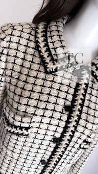 CHANEL 00A Creme Ivory Black Check Wool Alpaca Mohair Belt Tweed Coat 38 シャネル クリーム アイボリー ブラック チェック ウール アルパカ ベルト ツイード コート 即発