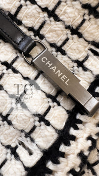 CHANEL 00A Creme Ivory Black Check Wool Alpaca Mohair Belt Tweed Coat 38 シャネル クリーム アイボリー ブラック チェック ウール アルパカ ベルト ツイード コート 即発