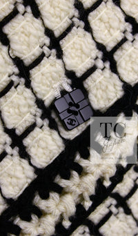 CHANEL 00A Creme Ivory Black Check Wool Alpaca Mohair Belt Tweed Coat 38 シャネル クリーム アイボリー ブラック チェック ウール アルパカ ベルト ツイード コート 即発