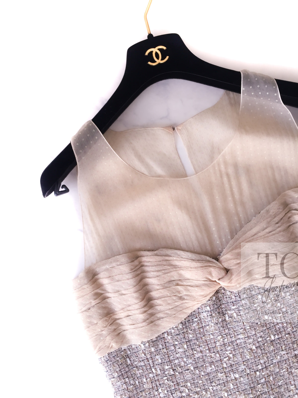 CHANEL 05S Metallic Gold Beige PearlButton Lesage Tweed Dress 36 シャネル メタリック ベージュ ゴールド ノースリーブ パール CC ボタン ルサージュ ツイード ドレス ワンピース 即発