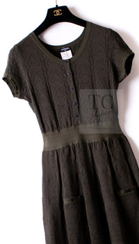 CHANEL 08S Dark Olive Pointelle Knit Dress 36 38 シャネル ダークオリーブ ポワンテル ニット ココボタン ワンピース 即発
