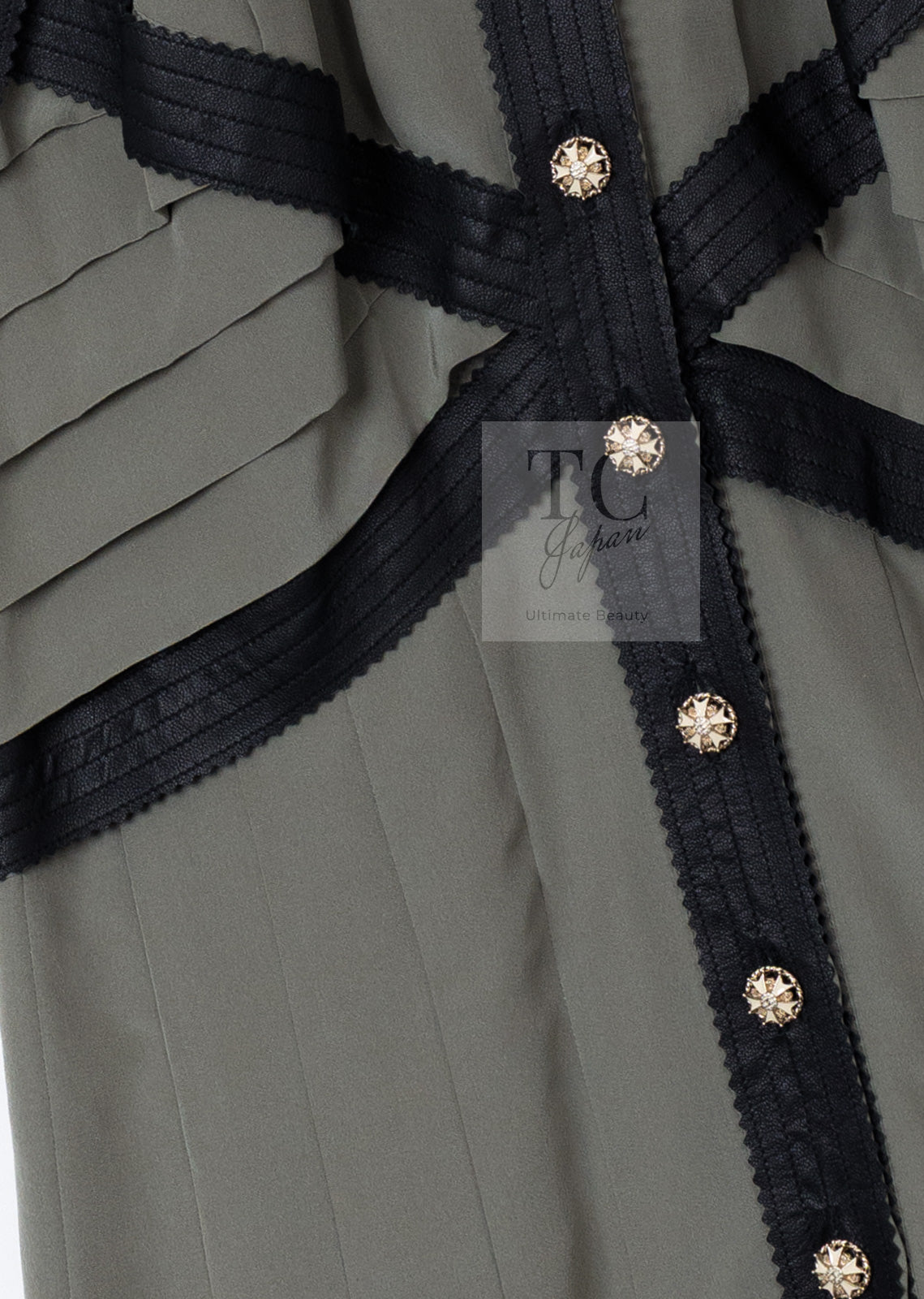 CHANEL 08A Olive Silk Leather Trim Pleated Dress 38 シャネル オリーブ シルク カーフ レザー トリム プリーツ ワンピース 即発