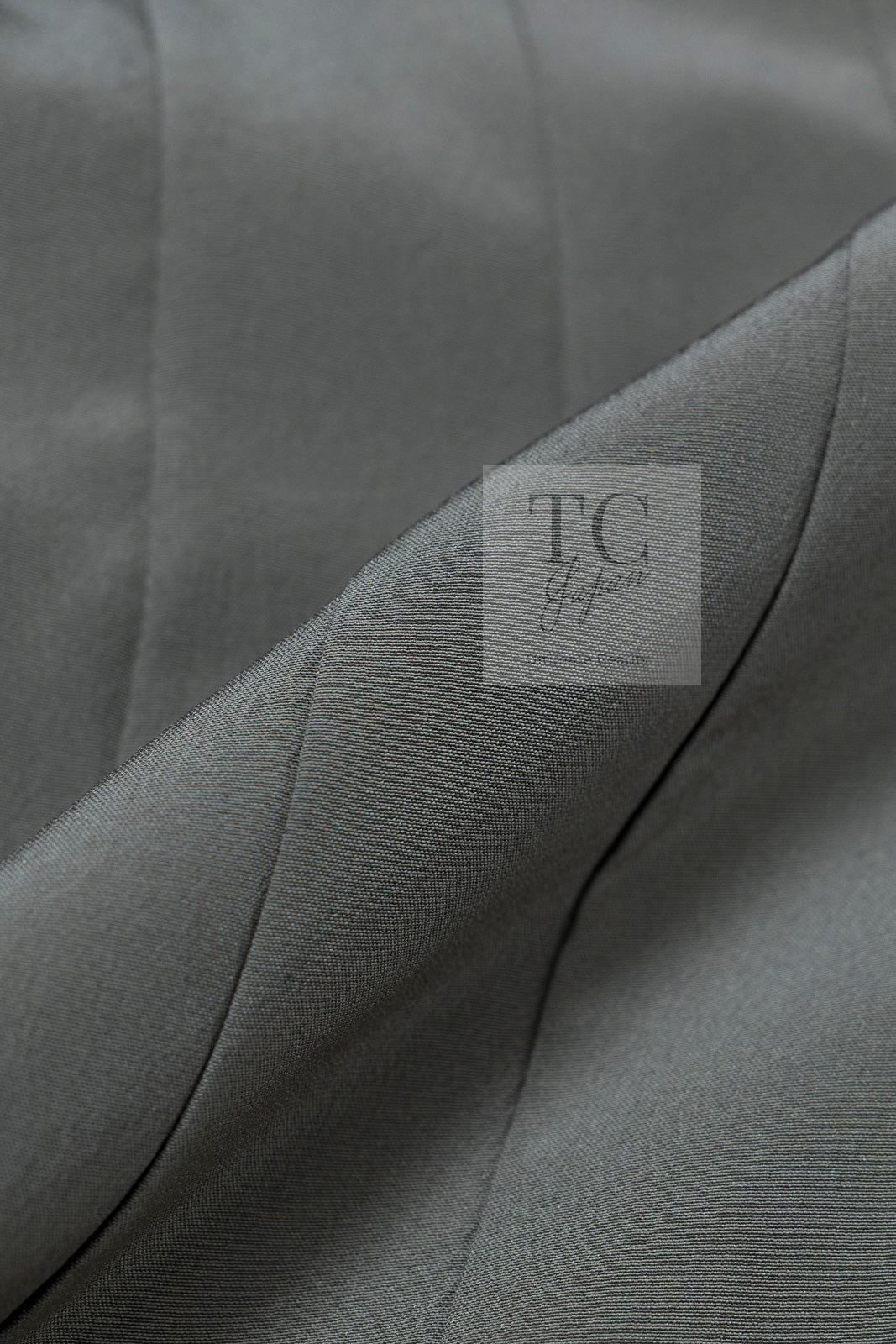 CHANEL 08A Olive Silk Leather Trim Pleated Dress 38 シャネル オリーブ シルク カーフ レザー トリム プリーツ ワンピース 即発