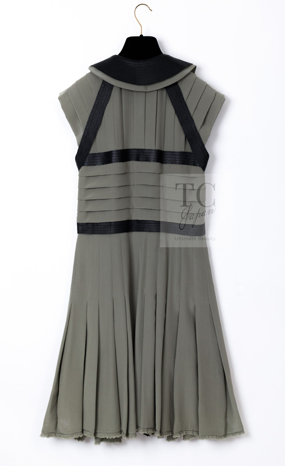 CHANEL 08A Olive Silk Leather Trim Pleated Dress 38 シャネル オリーブ シルク カーフ レザー トリム プリーツ ワンピース 即発