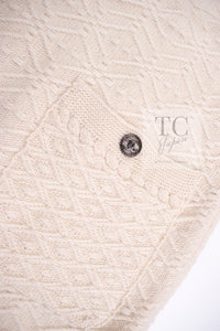 CHANEL 13B Ivory CC Logo Buttons Cashmere Knit Dress 42 シャネル アイボリー ココボタン カシミア 100% ニット ワンピース 即発