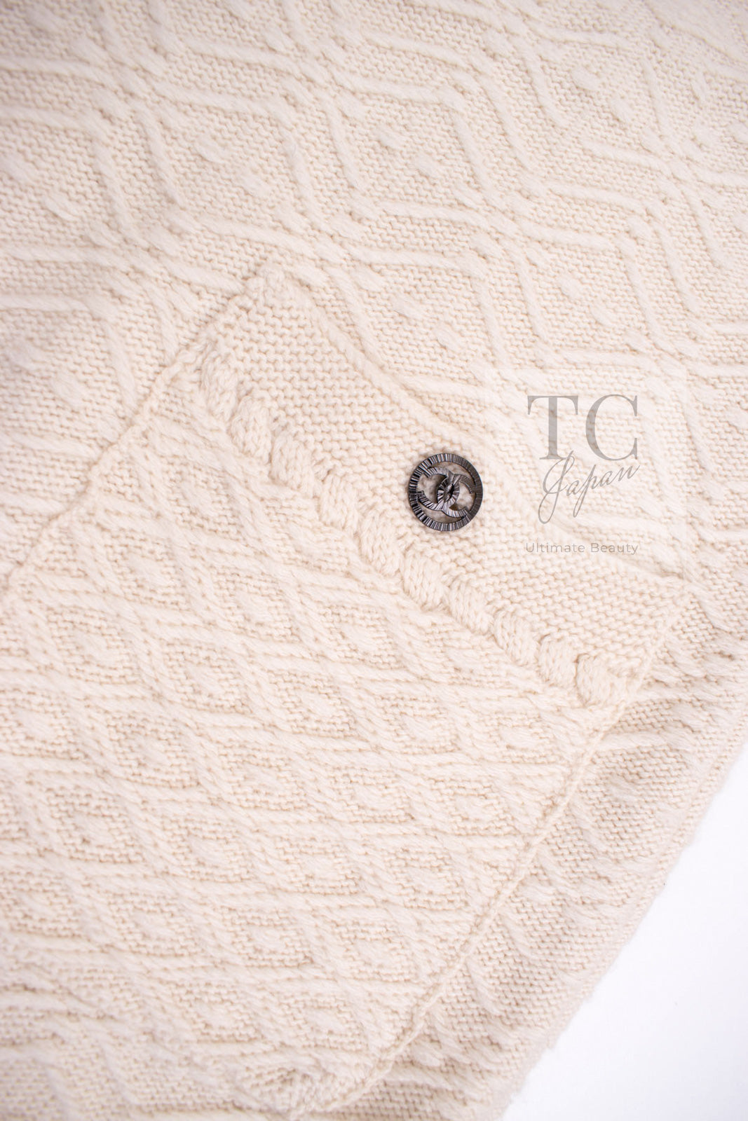 CHANEL 13B Ivory CC Logo Buttons Cashmere Knit Dress 42 シャネル アイボリー ココボタン カシミア 100% ニット ワンピース 即発