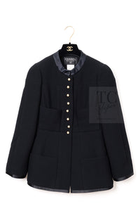 CHANEL 97A Vintage Black Pearl Buttons Stand Collar Wool Jacket Skirt Suit 40 シャネル ヴィンテージ ブラック パールボタン スタンド襟 ウール ジャケット スカート スーツ 即発