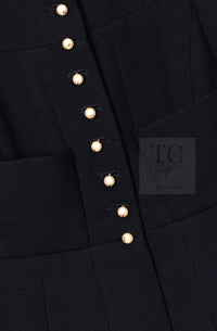 CHANEL 97A Vintage Black Pearl Buttons Stand Collar Wool Jacket Skirt Suit 40 シャネル ヴィンテージ ブラック パールボタン スタンド襟 ウール ジャケット スカート スーツ 即発