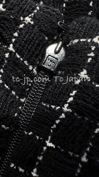 CHANEL 16S Black Check CC Lion Jacket Skirt Suit 36 シャネル ブラック チェック CC ライオン装飾 ジャケット スカート スーツ 即発