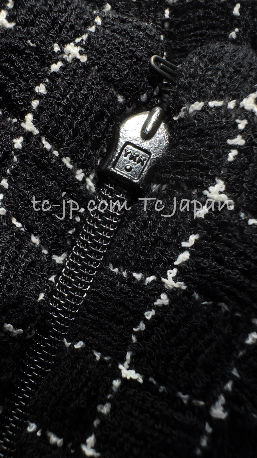 CHANEL 16S Black Check CC Lion Jacket Skirt Suit 36 シャネル ブラック チェック CC ライオン装飾 ジャケット スカート スーツ 即発