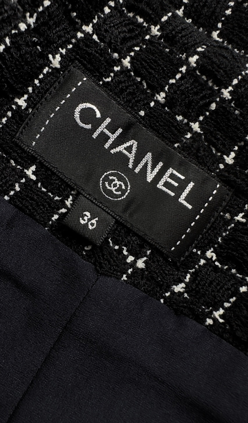 CHANEL 16S Black Check CC Lion Jacket Skirt Suit 36 シャネル ブラック チェック CC ライオン装飾 ジャケット スカート スーツ 即発