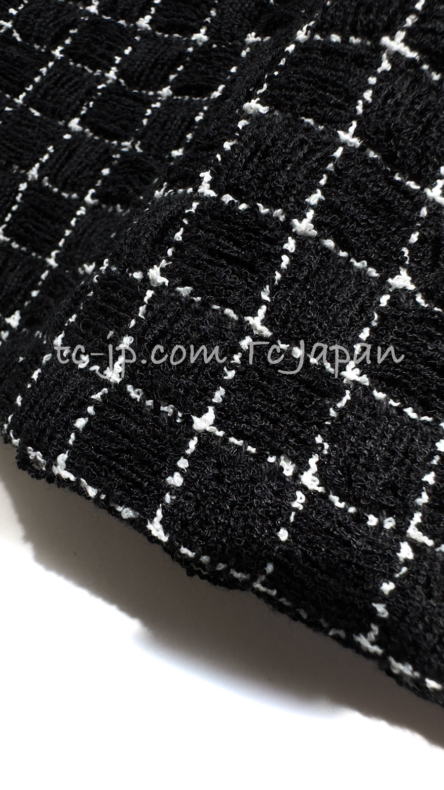 CHANEL 16S Black Check CC Lion Jacket Skirt Suit 36 シャネル ブラック チェック CC ライオン装飾 ジャケット スカート スーツ 即発