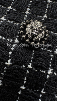 CHANEL 16S Black Check CC Lion Jacket Skirt Suit 36 シャネル ブラック チェック CC ライオン装飾 ジャケット スカート スーツ 即発