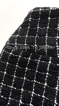 CHANEL 16S Black Check CC Lion Jacket Skirt Suit 36 シャネル ブラック チェック CC ライオン装飾 ジャケット スカート スーツ 即発