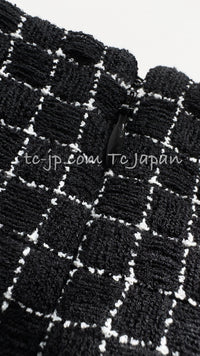 CHANEL 16S Black Check CC Lion Jacket Skirt Suit 36 シャネル ブラック チェック CC ライオン装飾 ジャケット スカート スーツ 即発