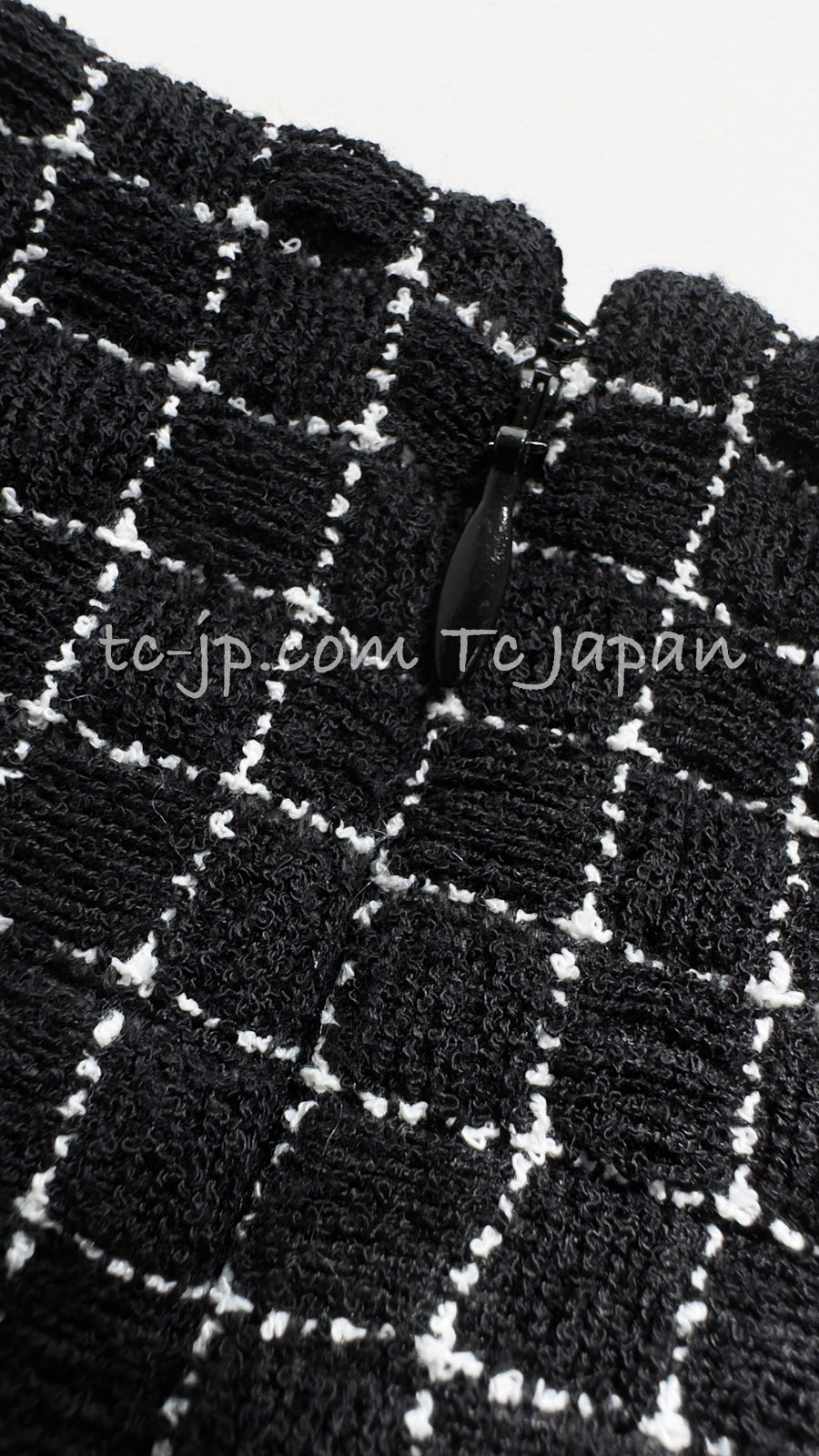 CHANEL 16S Black Check CC Lion Jacket Skirt Suit 36 シャネル ブラック チェック CC ライオン装飾 ジャケット スカート スーツ 即発
