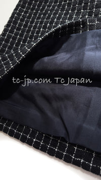 CHANEL 16S Black Check CC Lion Jacket Skirt Suit 36 シャネル ブラック チェック CC ライオン装飾 ジャケット スカート スーツ 即発