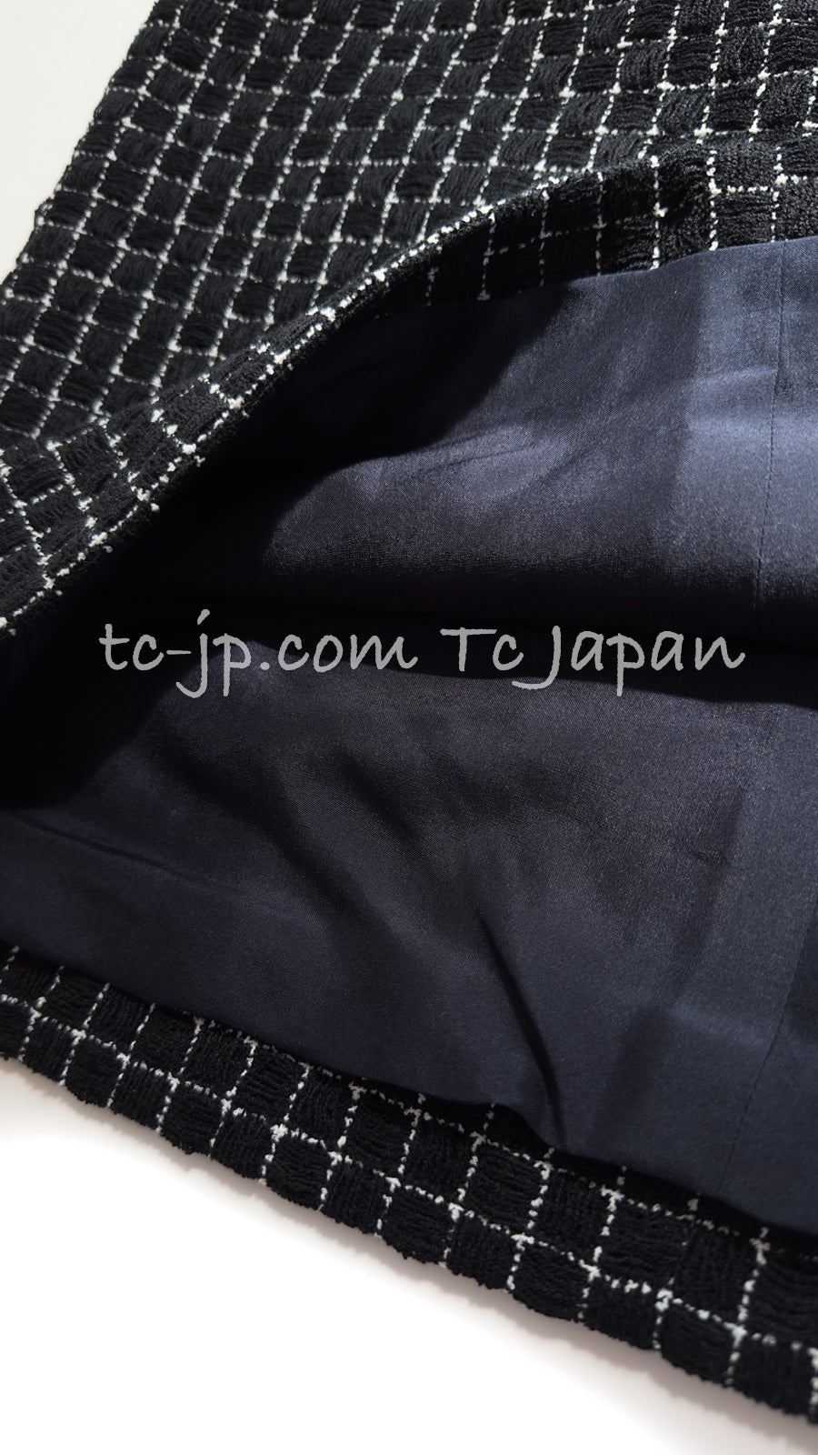 CHANEL 16S Black Check CC Lion Jacket Skirt Suit 36 シャネル ブラック チェック CC ライオン装飾 ジャケット スカート スーツ 即発