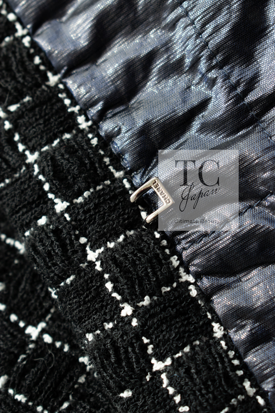 CHANEL 16S Black Check CC Lion Jacket Skirt Suit 36 シャネル ブラック チェック CC ライオン装飾 ジャケット スカート スーツ 即発