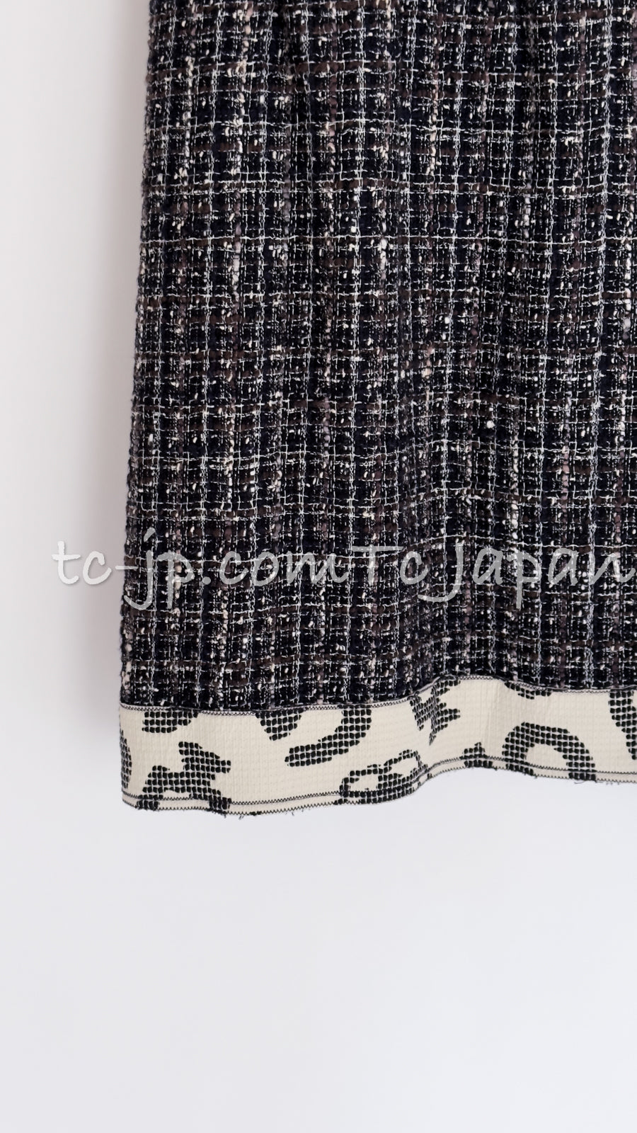 CHANEL 06S Gray Beige CC Logo Tweed Jacket Skirt Suit 38 シャネル CCロゴ グレー ベージュ ツイード ジャケット スカート スーツ 即発