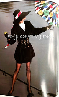 CHANEL 88S Vintage Black Bold Striped Camellia Print Cotton Runway Shirt Jacket 36 38 シャネル ヴィンテージ ブラック カラフル ストライプ カメリア コットン ランウェイ シャツ ジャケット 即発