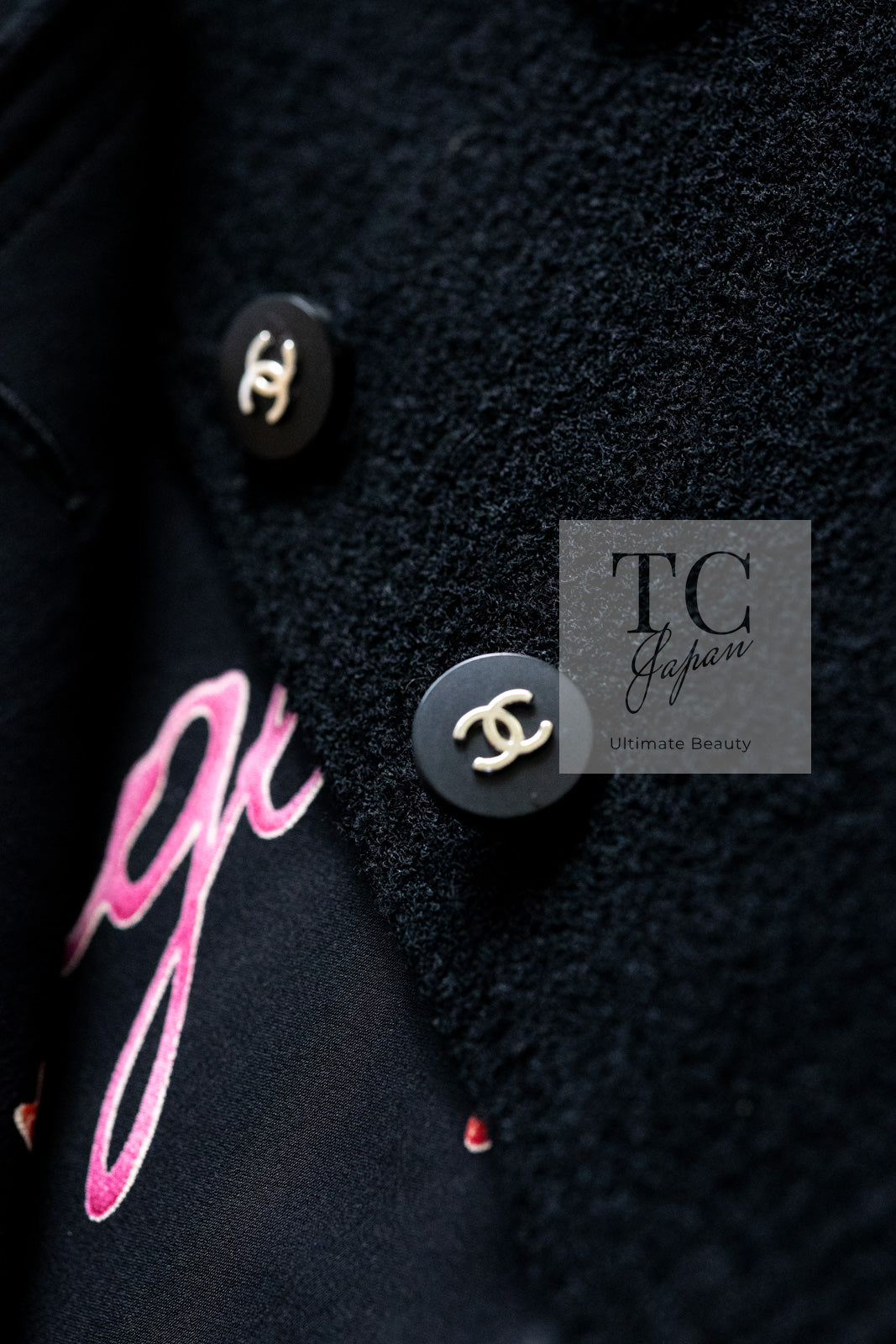CHANEL 96S Black Rouge  Re d Pink Logo Tweed Jacket Skirt Suit 34 シャネル ブラック ルージュ レッド ピンク ロゴ ツイード ジャケット スカート スーツ 即発