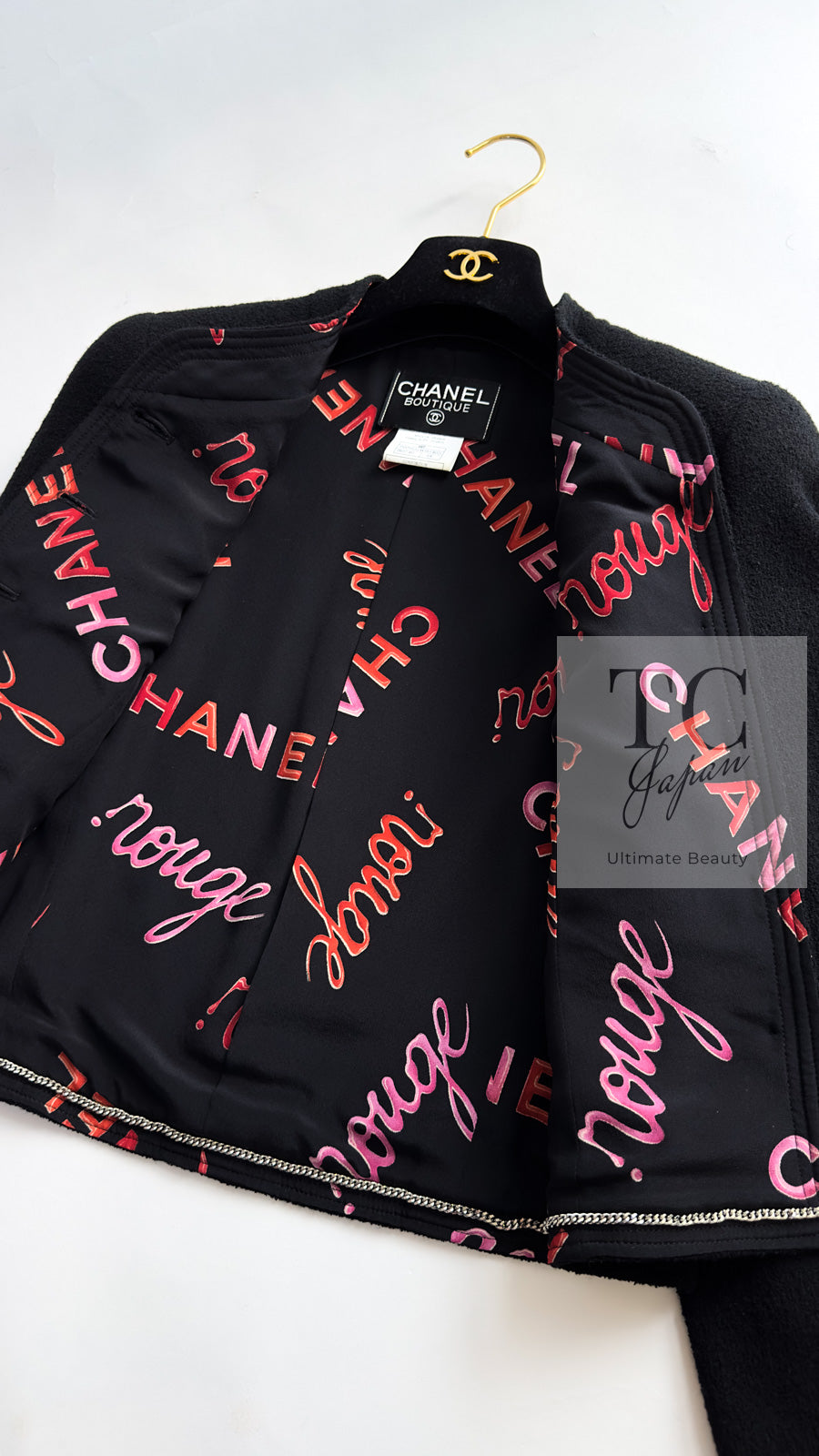 CHANEL 96S Black Rouge  Re d Pink Logo Tweed Jacket Skirt Suit 34 シャネル ブラック ルージュ レッド ピンク ロゴ ツイード ジャケット スカート スーツ 即発