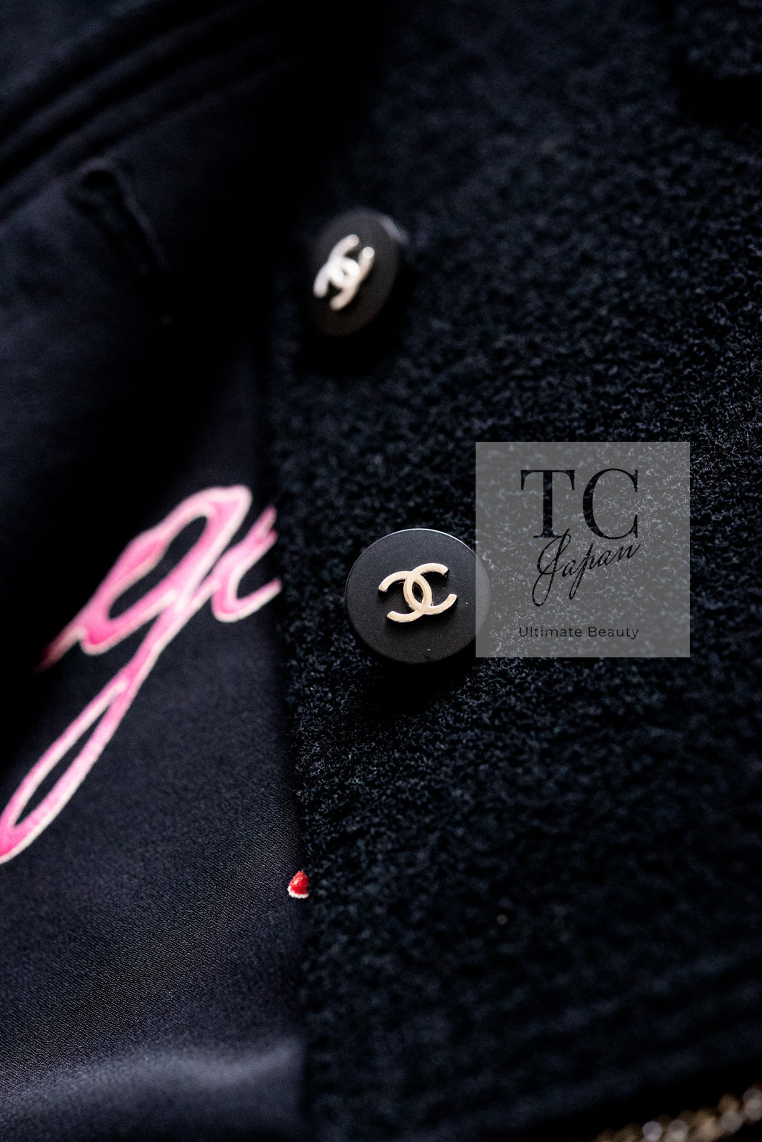 CHANEL 96S Black Rouge  Re d Pink Logo Tweed Jacket Skirt Suit 34 シャネル ブラック ルージュ レッド ピンク ロゴ ツイード ジャケット スカート スーツ 即発