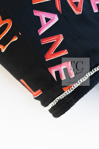 CHANEL 96S Black Rouge  Re d Pink Logo Tweed Jacket Skirt Suit 34 シャネル ブラック ルージュ レッド ピンク ロゴ ツイード ジャケット スカート スーツ 即発