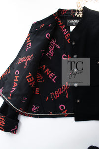 CHANEL 96S Black Rouge  Re d Pink Logo Tweed Jacket Skirt Suit 34 シャネル ブラック ルージュ レッド ピンク ロゴ ツイード ジャケット スカート スーツ 即発