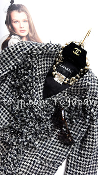 CHANEL 07S Black Gray Houndstooth Fringe Silk Linen Wool Tweed Jacket 34 36 シャネル ブラック グレー フリンジ ツイード ジャケット 千鳥格子 即発
