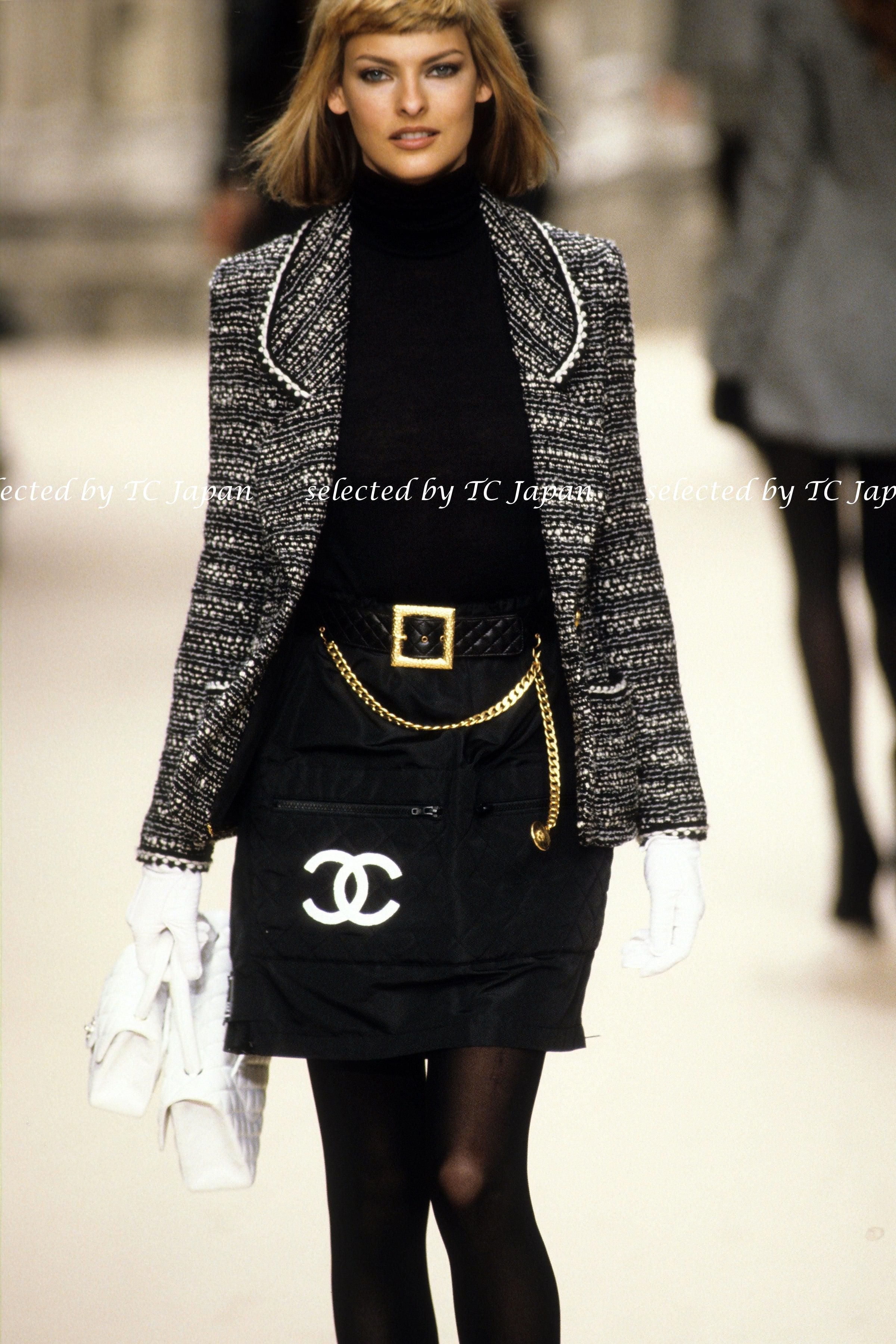 CHANEL 94A Vintage Black Mix Wool Tweed Jacket 36 38 シャネル ヴィンテージ スーパーモデルのブラック系 ウール ツイード ジャケット 即発 - TC JAPAN