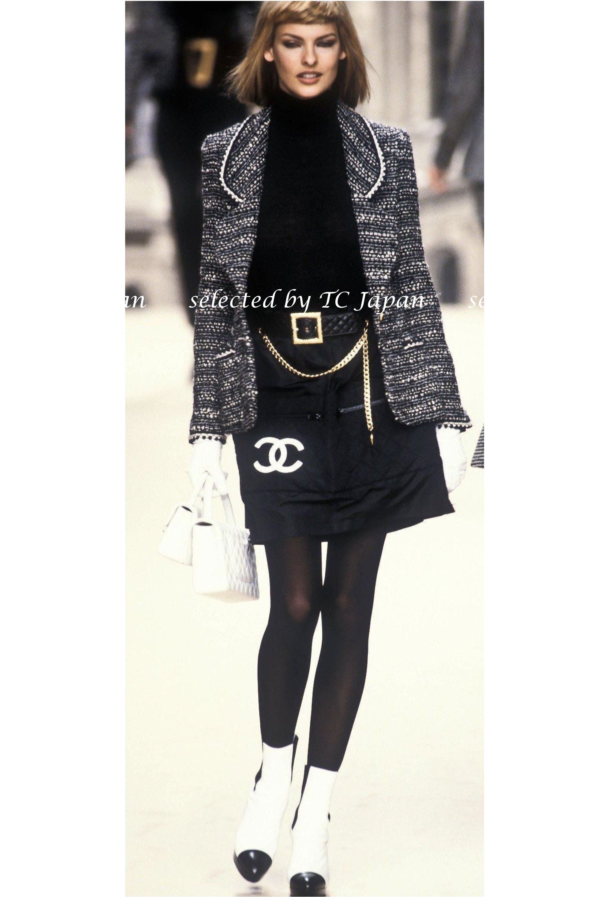 CHANEL 94A Vintage Black Mix Wool Tweed Jacket 36 38 シャネル ヴィンテージ スーパーモデルのブラック系 ウール ツイード ジャケット 即発 - TC JAPAN