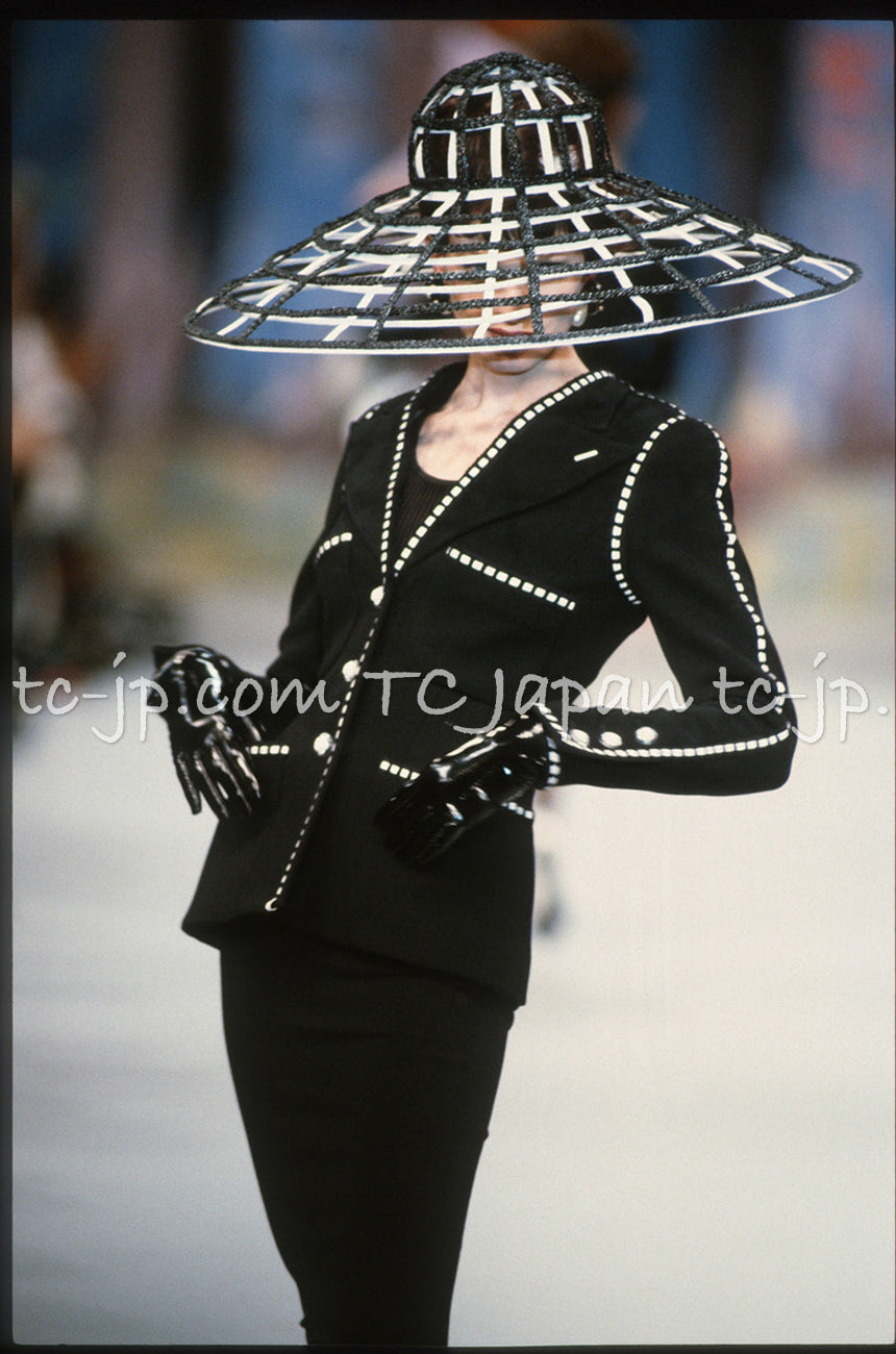 CHANEL 92S Vintage Navy Ivory Trim Camellia Buttons Jacket Skirt Suit 38 シャネル ヴィンテージ ネイビー アイボリー トリム カメリアボタン ジャケット スカート スーツ 即発