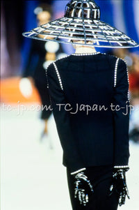 CHANEL 92S Vintage Navy Ivory Trim Camellia Buttons Jacket Skirt Suit 38 シャネル ヴィンテージ ネイビー アイボリー トリム カメリアボタン ジャケット スカート スーツ 即発