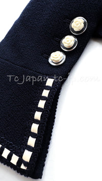 CHANEL 92S Vintage Navy Ivory Trim Camellia Buttons Jacket Skirt Suit 38 シャネル ヴィンテージ ネイビー アイボリー トリム カメリアボタン ジャケット スカート スーツ 即発