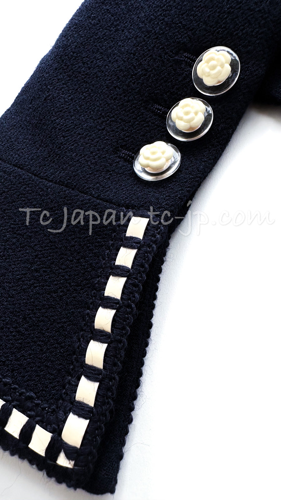 CHANEL 92S Vintage Navy Ivory Trim Camellia Buttons Jacket Skirt Suit 38 シャネル ヴィンテージ ネイビー アイボリー トリム カメリアボタン ジャケット スカート スーツ 即発