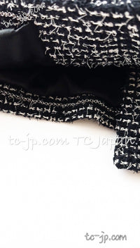 CHANEL 03C Black White Tweed Double Jacket Skirt Suit W/ 3 Camellia Brooches 36 38 シャネル ブラック ホワイト カメリア ブローチ3つ付 ツイード ダブル ジャケット 水滴 CCボタン スカート スーツ 即発