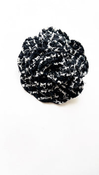 CHANEL 03C Black White Tweed Double Jacket Skirt Suit W/ 3 Camellia Brooches 36 38 シャネル ブラック ホワイト カメリア ブローチ3つ付 ツイード ダブル ジャケット 水滴 CCボタン スカート スーツ 即発