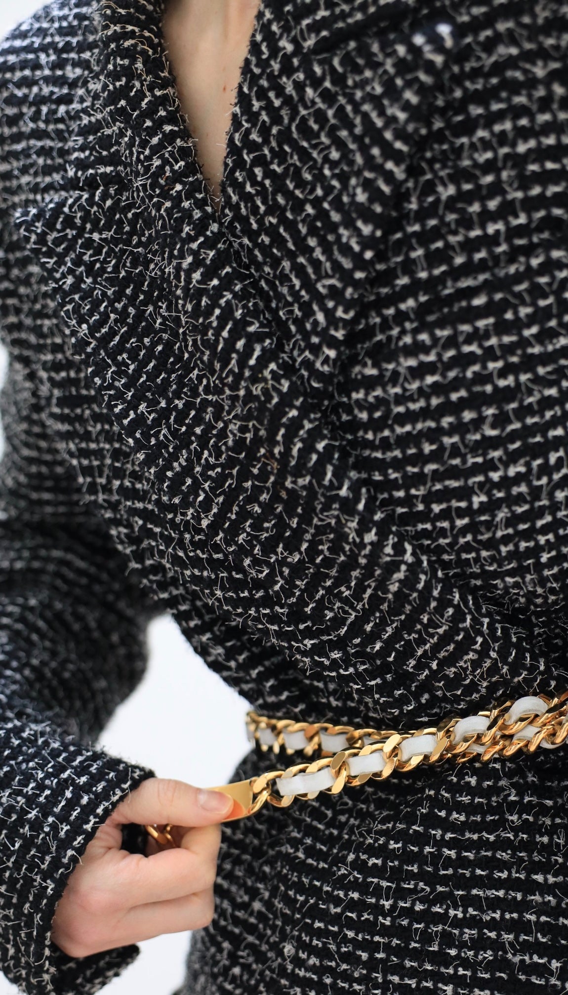 CHANEL 03C Black White Tweed Double Jacket Skirt Suit W/ 3 Camellia Brooches 36 38 シャネル ブラック ホワイト カメリア ブローチ3つ付 ツイード ダブル ジャケット 水滴 CCボタン スカート スーツ 即発