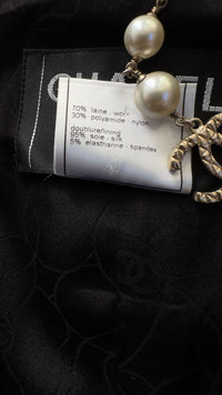 CHANEL 03C Black White Tweed Double Jacket Skirt Suit W/ 3 Camellia Brooches 36 38 シャネル ブラック ホワイト カメリア ブローチ3つ付 ツイード ダブル ジャケット 水滴 CCボタン スカート スーツ 即発