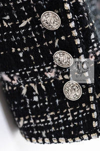 CHANEL 05C Black Silver Trim CC Logo Emblem Lesage Blazer Jacket 38 シャネル ブラック シルバー トリム CC ロゴ エンブレム ルサージュ ブレザー ジャケット 即発